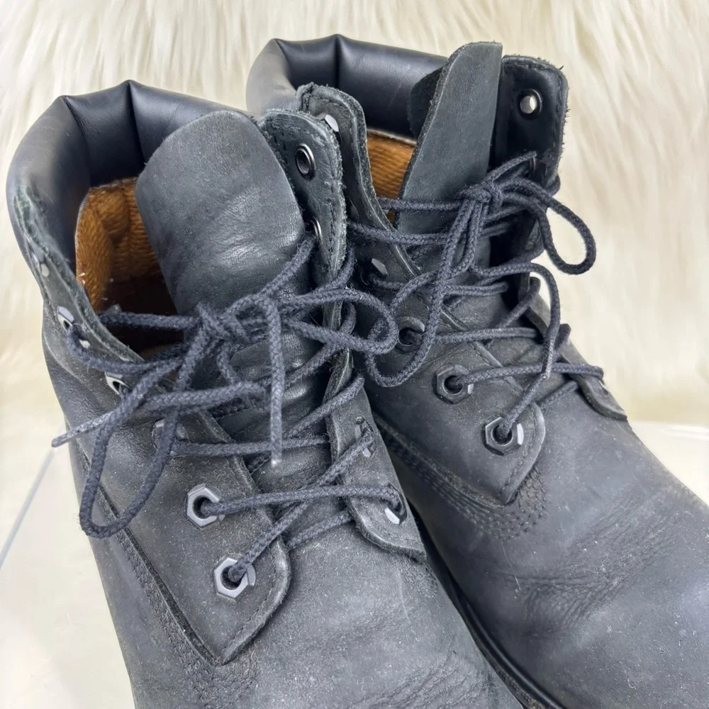 Timberland Black Boots with Padded Collar and Sturdy Sole Size 4 kids